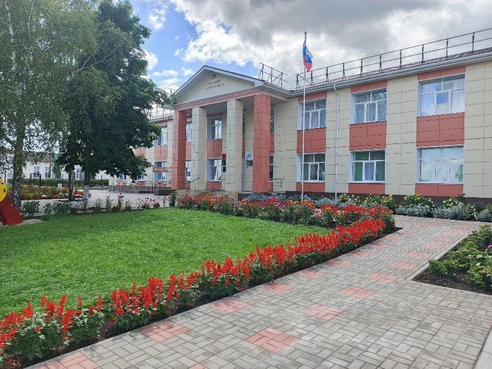 МКОУ "Мелавская СОШ им.А.Д.Казакова"