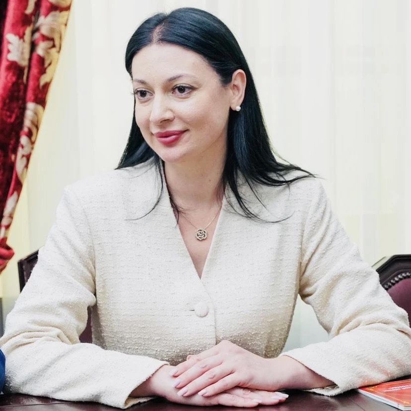 СтраницаМАХ: Элла Алибекова (Министр образования и науки РСО)
